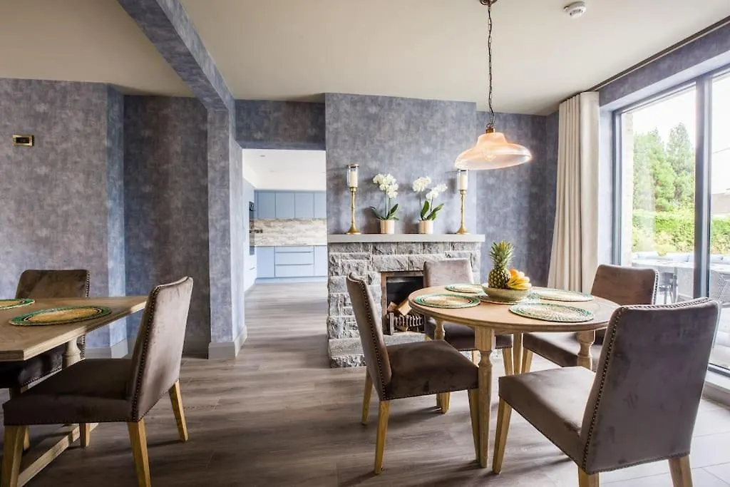 קיל איירן Luxury Eleven Bedroom House Sleeps 23 5-10 Mins Walk From Town Centre קיל איירן