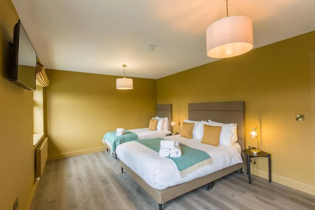 קיל איירן Luxury Eleven Bedroom House Sleeps 23 5-10 Mins Walk From Town Centre 0*, קיל איירן אירלנד