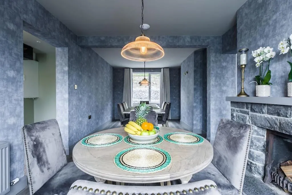 בית נופש קיל איירן Luxury Eleven Bedroom House Sleeps 23 5-10 Mins Walk From Town Centre