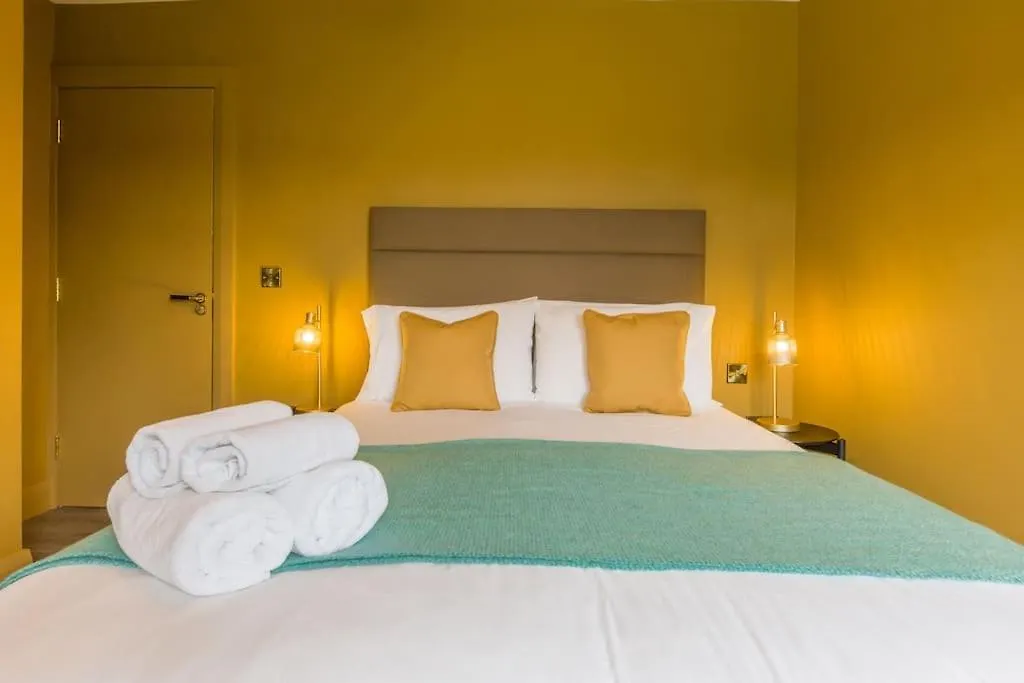 קיל איירן Luxury Eleven Bedroom House Sleeps 23 5-10 Mins Walk From Town Centre